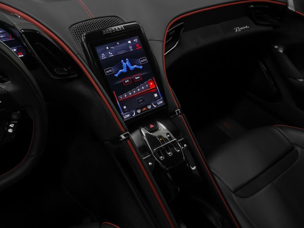2022 Ferrari Roma Base