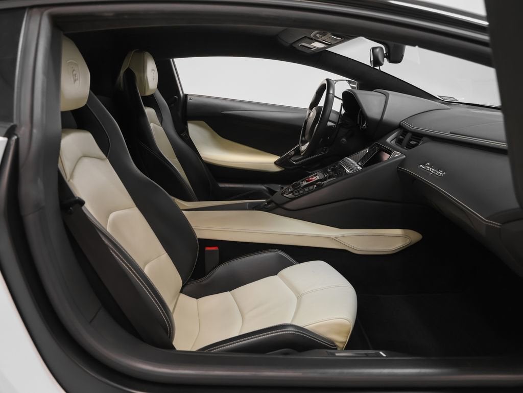 2014 Lamborghini Aventador Base