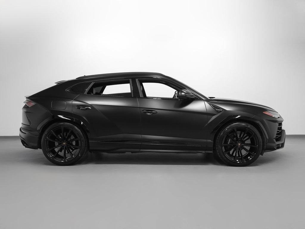 2022 Lamborghini Urus Base