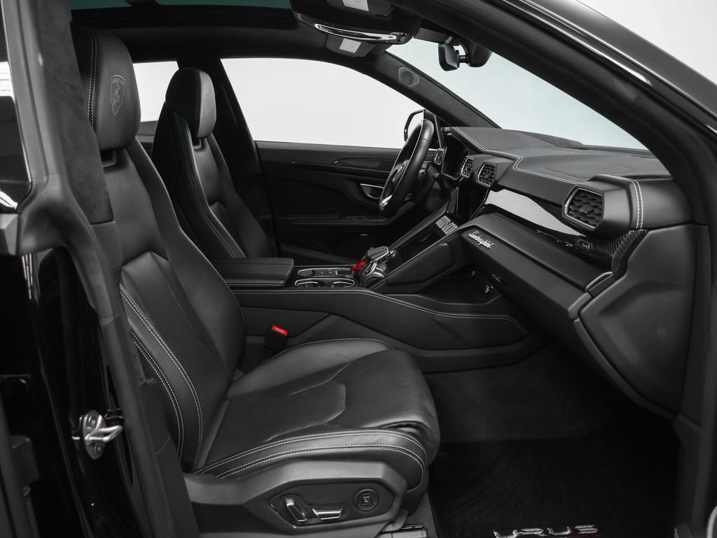 2022 Lamborghini Urus Base