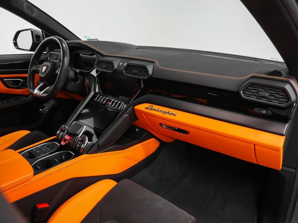 2022 Lamborghini Urus Base