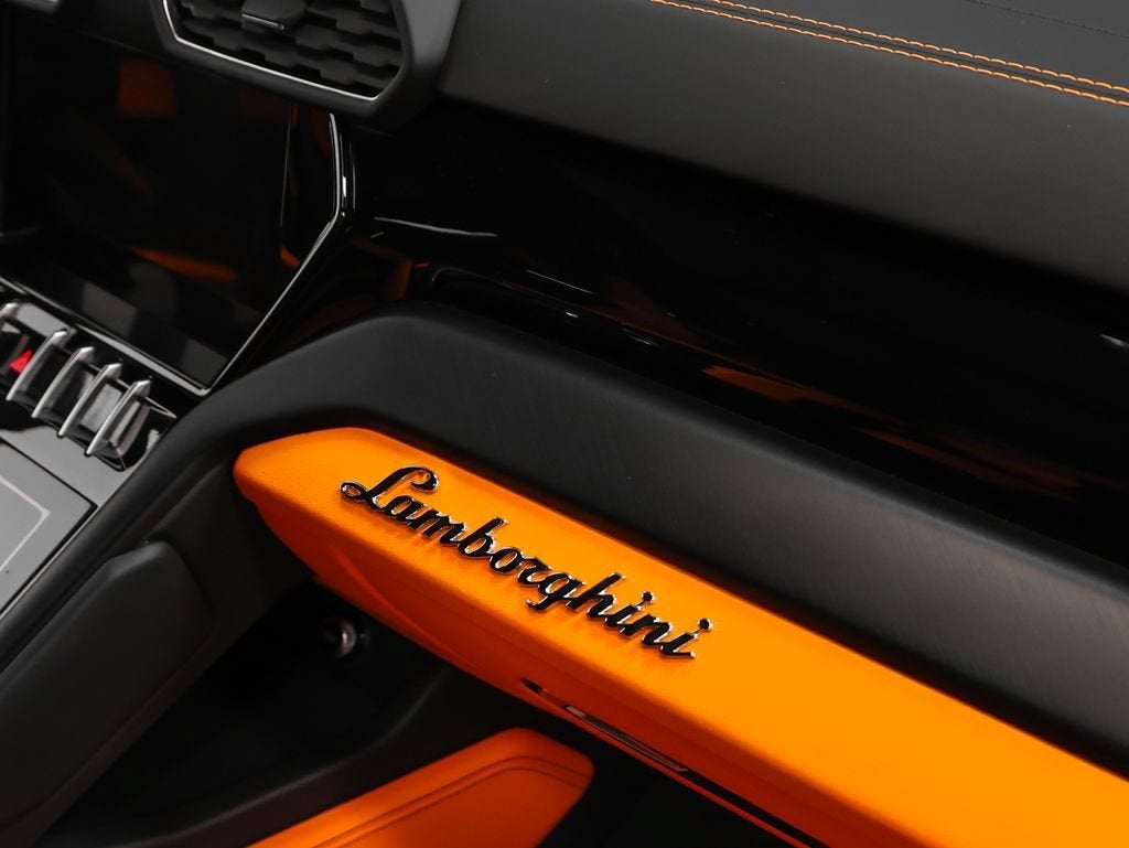 2022 Lamborghini Urus Base
