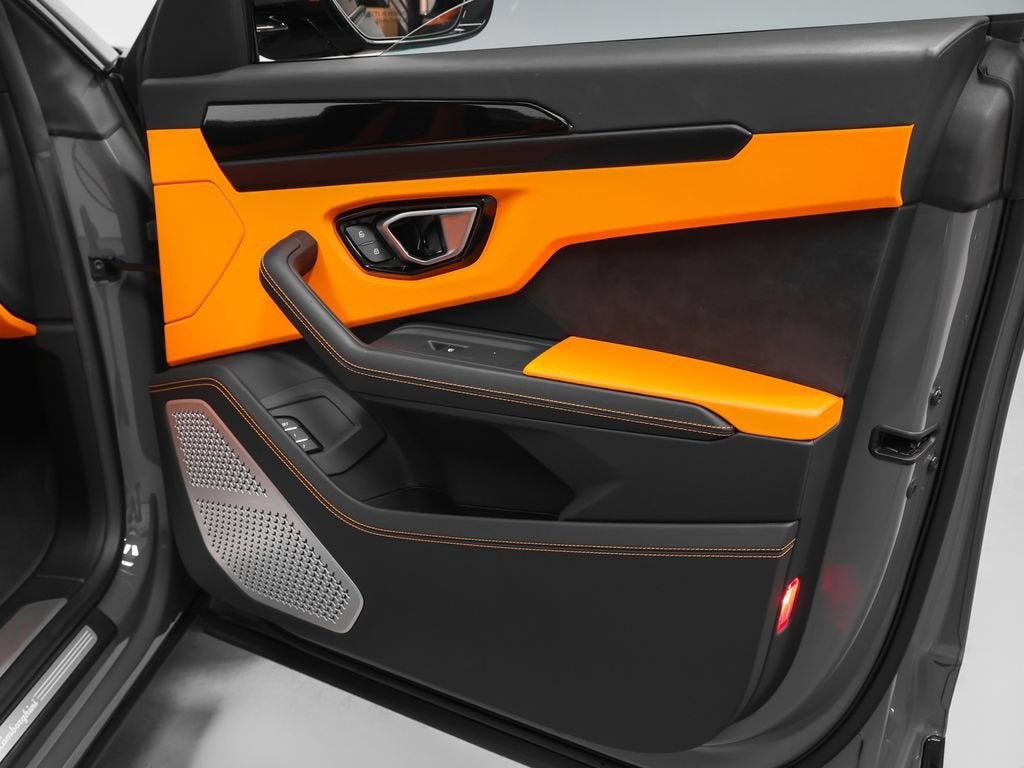 2022 Lamborghini Urus Base