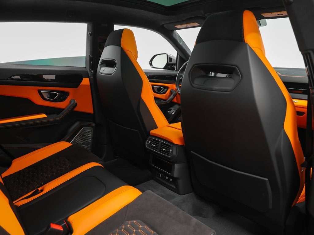 2022 Lamborghini Urus Base