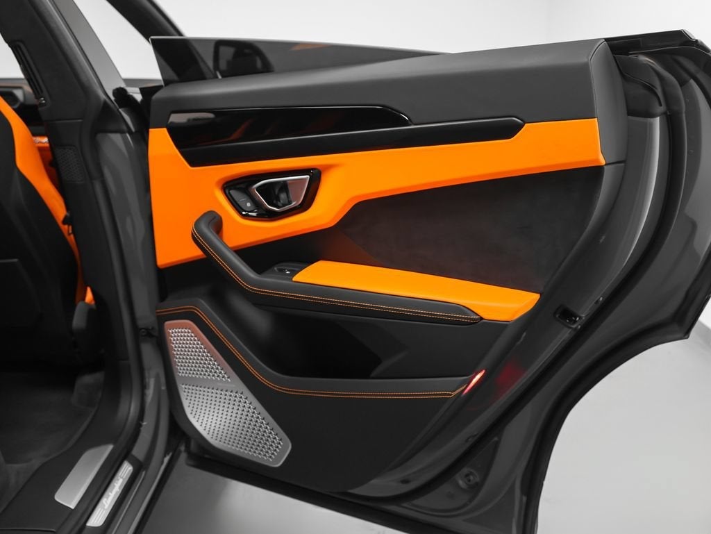 2022 Lamborghini Urus Base