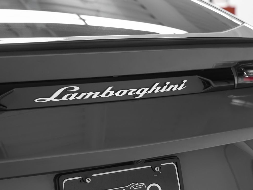 2022 Lamborghini Urus Base