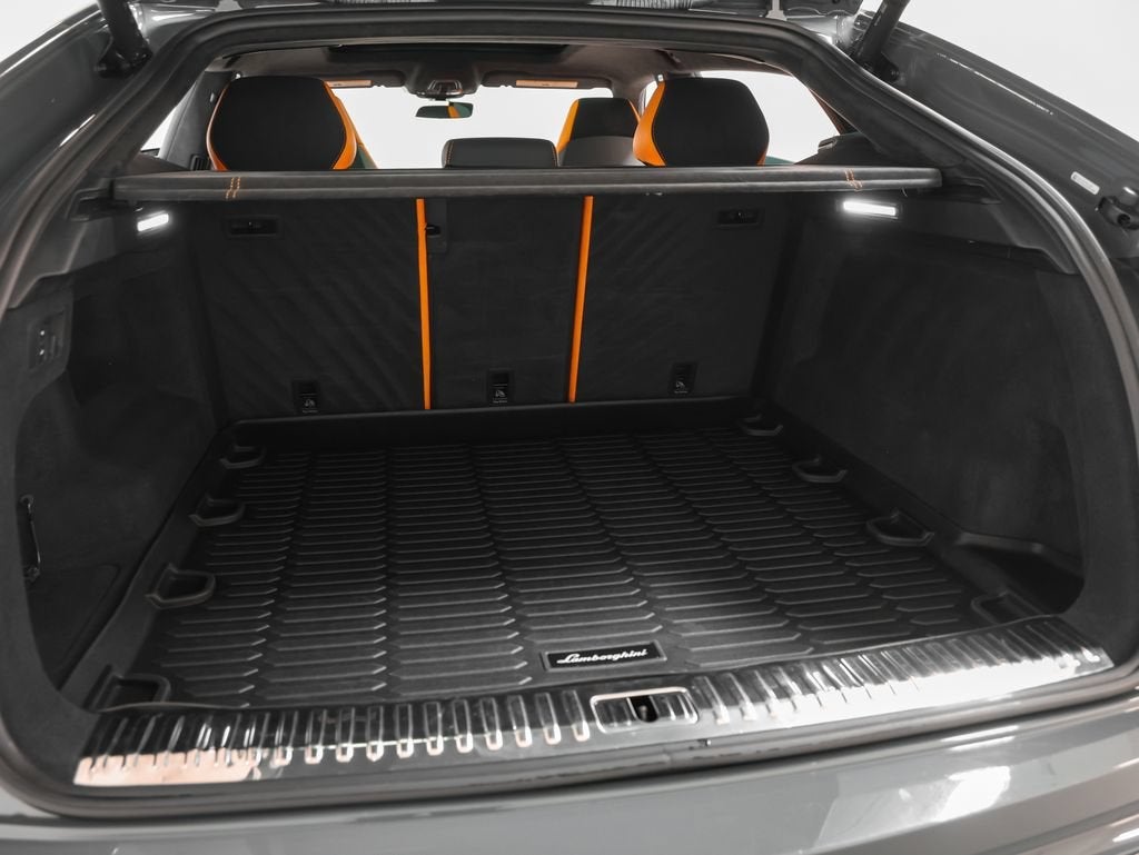 2022 Lamborghini Urus Base