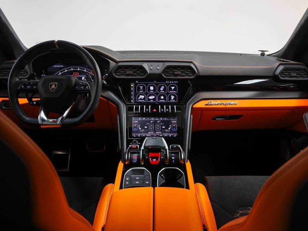 2022 Lamborghini Urus Base
