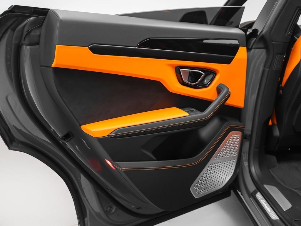 2022 Lamborghini Urus Base