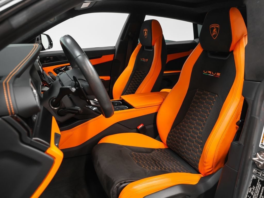 2022 Lamborghini Urus Base