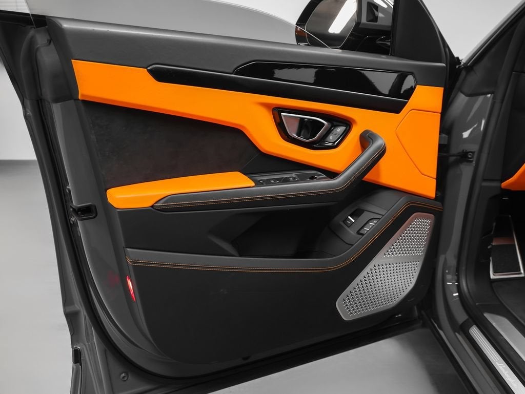 2022 Lamborghini Urus Base