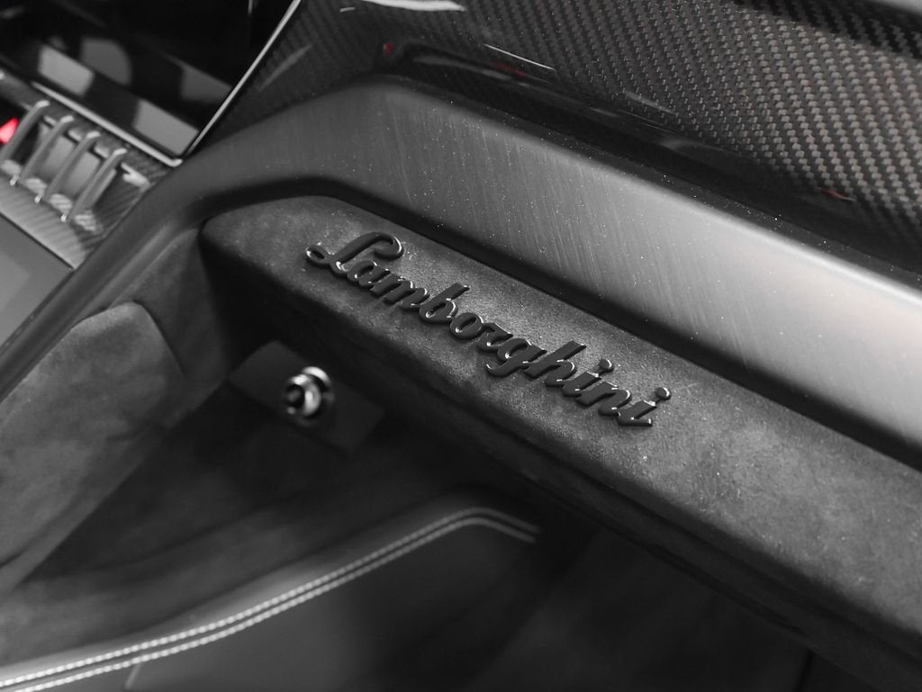 2023 Lamborghini Urus Performante