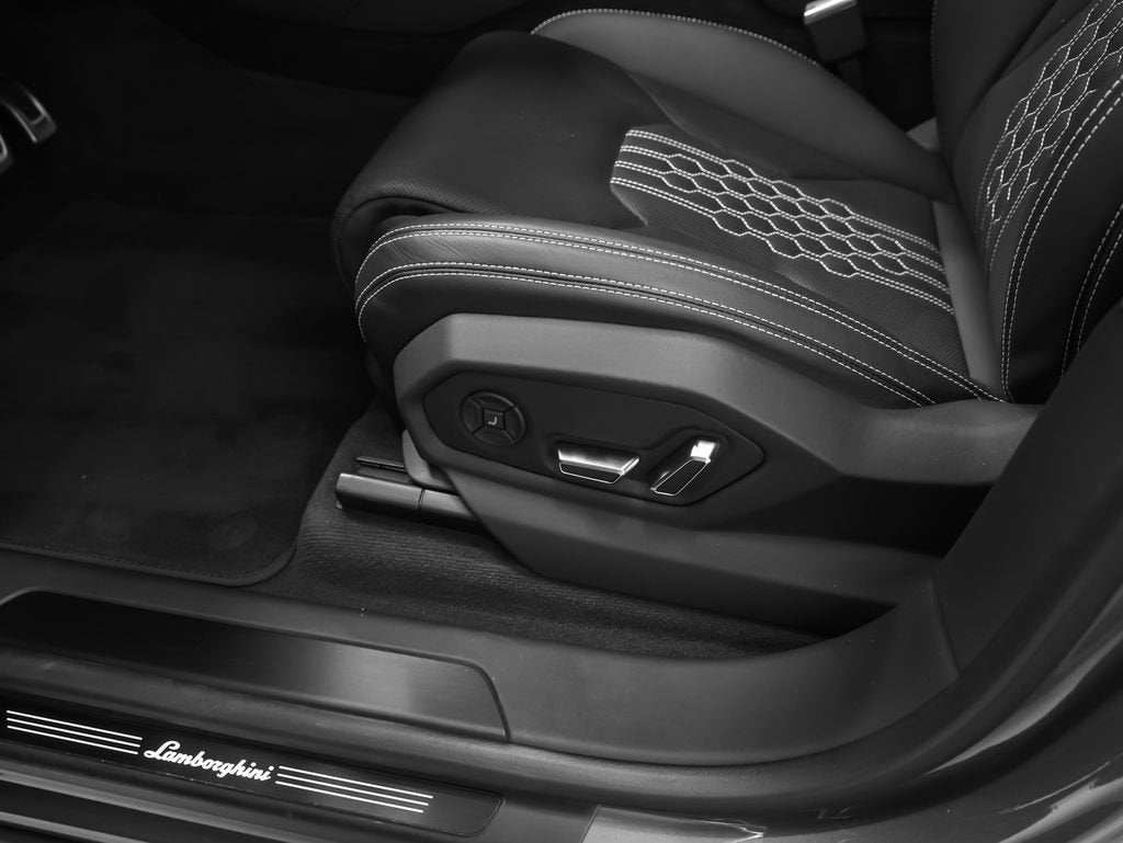 2023 Lamborghini Urus Performante