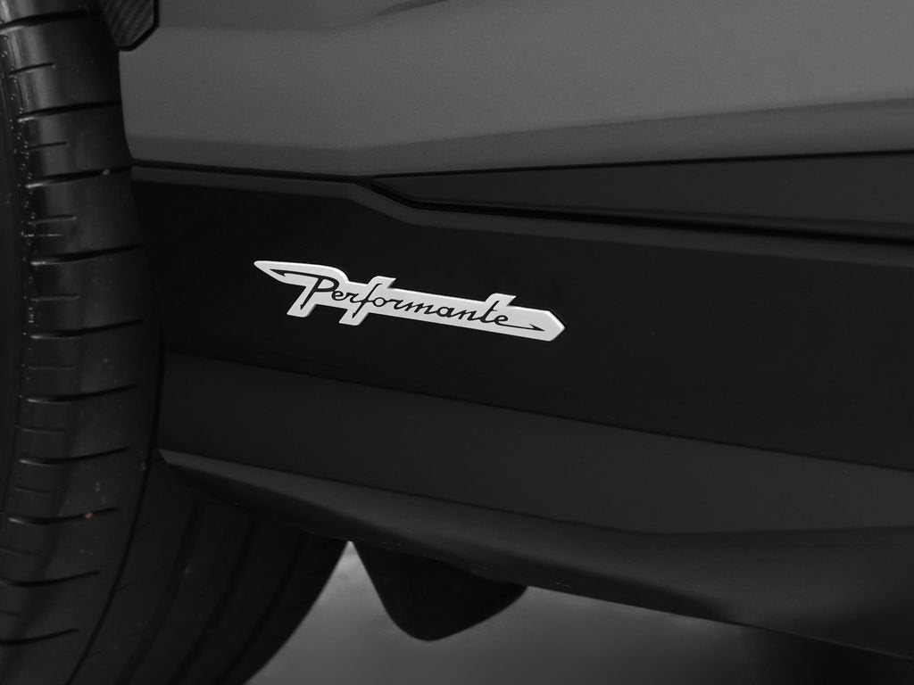 2023 Lamborghini Urus Performante