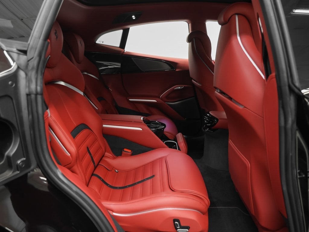 2025 Ferrari Purosangue Base