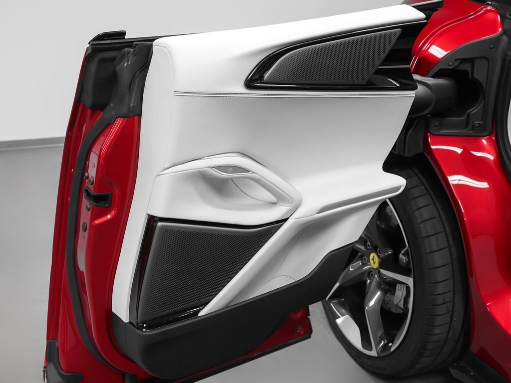 2025 Ferrari Purosangue Base